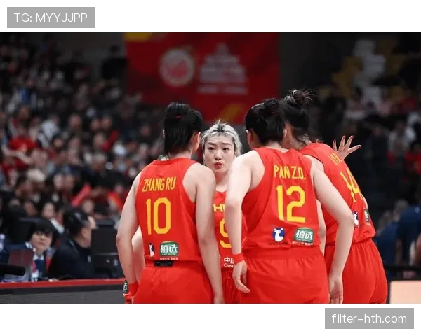 李梦训练完直接拎爱马仕去吃宵夜，这谁顶得住啊